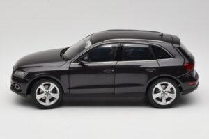 Audi Q5 8R Lava Grey Kyosho 1:18 09242LG Metal - imagen 4 de 8