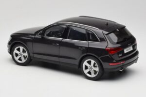 Audi Q5 8R Lava Grey Kyosho 1:18 09242LG Metal - imagen 7 de 8