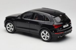 Audi Q5 8R Phantom Black Kyosho 1:18 09242BK Metal - imagen 7 de 8
