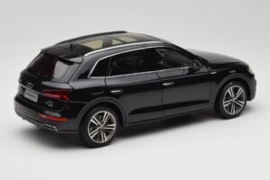 Audi Q5L FY Negro Paudi Model 1:18 26732 Metal - imagen 3 de 8