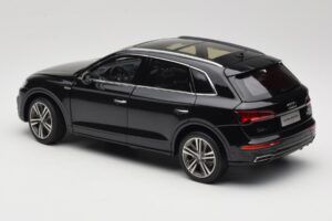 Audi Q5L FY Negro Paudi Model 1:18 26732 Metal - imagen 7 de 8