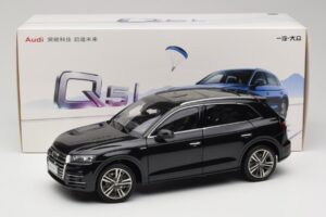Audi Q5L FY Negro Paudi Model 1:18 26732 Metal - imagen 8 de 8