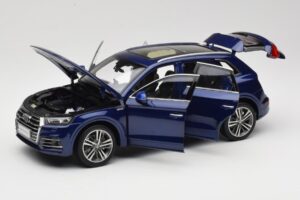 Audi Q5L FY Azul Paudi Model 1:18 33729 Metal - imagen 2 de 8