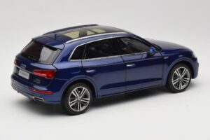 Audi Q5L FY Azul Paudi Model 1:18 33729 Metal - imagen 3 de 8