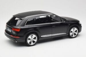 Audi Q7 4M Negro Mate Minichamps 1:18 110014001 Metal - imagen 3 de 8