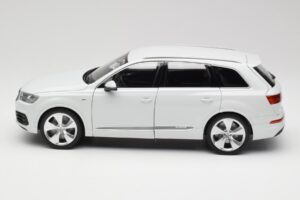 Audi Q7 4M Blanco Minichamps 1:18 110014000 Metal - imagen 4 de 8