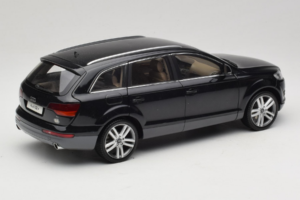 Audi Q7 Negro Kyosho 1:18 09221BK Metal - imagen 3 de 8