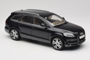 Audi Q7 Negro Kyosho 1:18 09221BK Metal - imagen 6 de 8