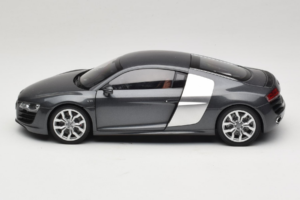 Audi R8 5.2 FSI Quattro Daytona Grey Kyosho 1:18 09216DG Metal - imagen 4 de 7