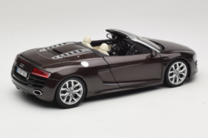 Audi R8 5.2 Spyder Teak Brown Kyosho 1:18 5010918525 Metal - imagen 3 de 8
