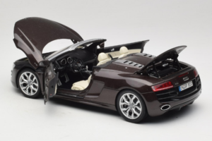 Audi R8 5.2 Spyder Teak Brown Kyosho 1:18 5010918525 Metal - imagen 5 de 8