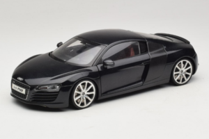 Audi R8 Negro Kyosho 1:18 09213BK Metal