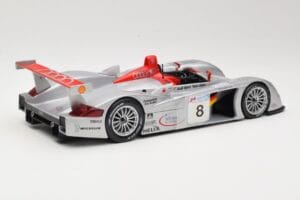 Audi R8 LMP900 #8 Audi Sport Team Joest F. Biela / E. Pirro / T. Kristensen 24 Hours of Le Mans 2000 Maisto 1:18 38899 Metal - imagen 2 de 6