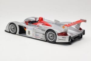Audi R8 LMP900 #8 Audi Sport Team Joest F. Biela / E. Pirro / T. Kristensen 24 Hours of Le Mans 2000 Maisto 1:18 38899 Metal - imagen 5 de 6