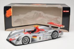 Audi R8 LMP900 #8 Audi Sport Team Joest F. Biela / E. Pirro / T. Kristensen 24 Hours of Le Mans 2000 Maisto 1:18 38899 Metal - imagen 6 de 6