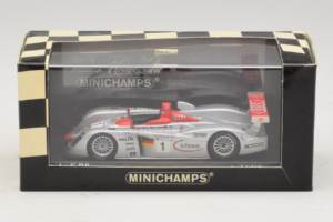 Audi R8 LMP #1 F. Biela / E. Pirro / T. Kristensen 24 Hours of Le Mans Winner 2001 Minichamps 1:43 400011201 Metal - imagen 4 de 4