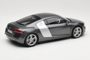 Audi R8 Type 42 4.2 Daytona Grey Kyosho 1:18 5010618425 Metal - imagen 3 de 8