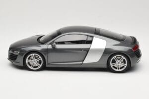 Audi R8 Type 42 4.2 Daytona Grey Kyosho 1:18 5010618425 Metal - imagen 4 de 8