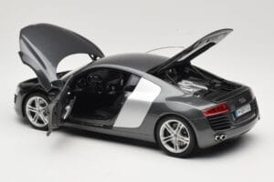 Audi R8 Type 42 4.2 Daytona Grey Kyosho 1:18 5010618425 Metal - imagen 5 de 8