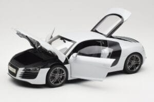 Audi R8 Type 42 Suzuka Grey Kyosho 1:18 09213SG Metal - imagen 2 de 8