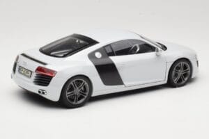 Audi R8 Type 42 Suzuka Grey Kyosho 1:18 09213SG Metal - imagen 3 de 8