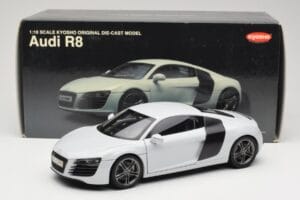 Audi R8 Type 42 Suzuka Grey Kyosho 1:18 09213SG Metal - imagen 8 de 8