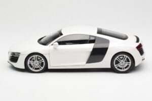 Audi R8 Type 42 Blanco Kyosho 1:18 09213W Metal - imagen 4 de 8