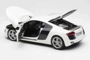 Audi R8 Type 42 Blanco Kyosho 1:18 09213W Metal - imagen 5 de 8