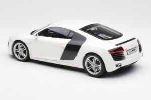 Audi R8 Type 42 Blanco Kyosho 1:18 09213W Metal - imagen 7 de 8