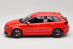 Audi RS3 8P Sportback Rojo DNA 1:18 DNA000056 Resina - imagen 3 de 6