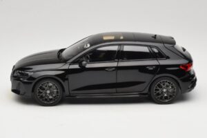 Audi RS3 8Y Sportback Myth Black Norev 1:18 188388 Metal - imagen 4 de 8