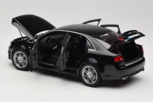 Audi RS4 B7 Sedan Phantom Black Minichamps 1:18 5010509115 Metal - imagen 5 de 8