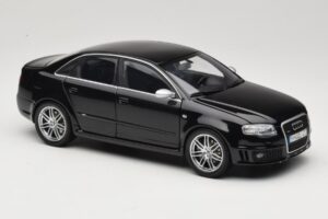 Audi RS4 B7 Sedan Phantom Black Minichamps 1:18 5010509115 Metal - imagen 6 de 8