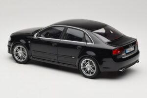 Audi RS4 B7 Sedan Phantom Black Minichamps 1:18 5010509115 Metal - imagen 7 de 8