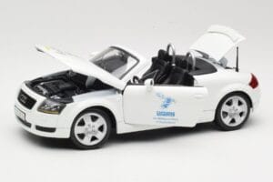 Audi TT 8N Descapotable Blanco Maisto 1:18 56065 Metal - imagen 2 de 8