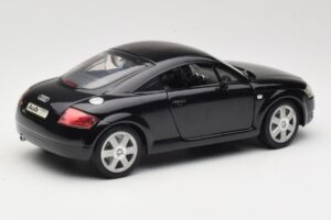 Audi TT 8N Negro Revell 1:18 08953 Metal - imagen 3 de 8