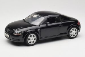 Audi TT 8N Negro Revell 1:18 08953 Metal