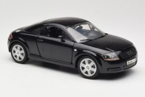 Audi TT 8N Negro Revell 1:18 08953 Metal - imagen 6 de 8