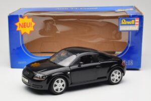 Audi TT 8N Negro Revell 1:18 08953 Metal - imagen 8 de 8