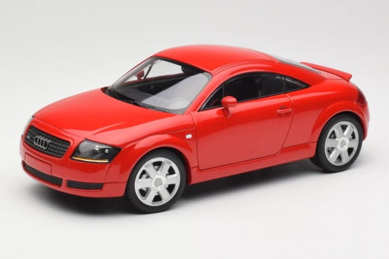 Audi TT 8N Rojo Minichamps 1:18 155017022 Metal