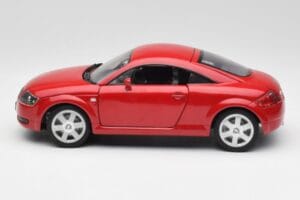 Audi TT 8N Coupe Rojo Revell 1:18 89909092 Metal - imagen 4 de 8