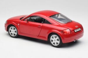 Audi TT 8N Coupe Rojo Revell 1:18 89909092 Metal - imagen 7 de 8