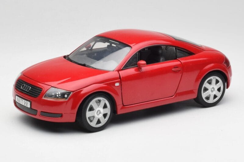 Audi TT 8N Coupe Rojo Revell 1:18 89909092 Metal