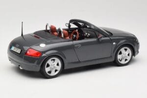 Audi TT 8N Roadster Gris Maisto 1:18 50346 Metal - imagen 3 de 8