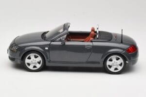 Audi TT 8N Roadster Gris Maisto 1:18 50346 Metal - imagen 4 de 8