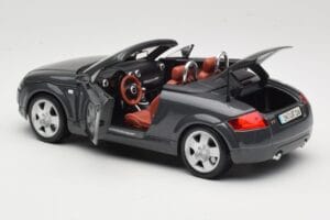 Audi TT 8N Roadster Gris Maisto 1:18 50346 Metal - imagen 5 de 8