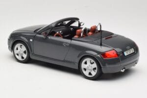 Audi TT 8N Roadster Gris Maisto 1:18 50346 Metal - imagen 7 de 8