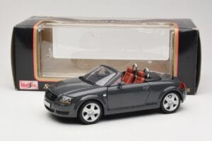 Audi TT 8N Roadster Gris Maisto 1:18 50346 Metal - imagen 8 de 8