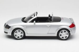 Audi TT 8N Roadster Silver Metallic Minichamps 1:18 155017031 Metal - imagen 3 de 6