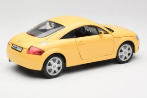 Audi TT 8N Amarillo Revell 1:18 08954-M1 Metal - imagen 3 de 8